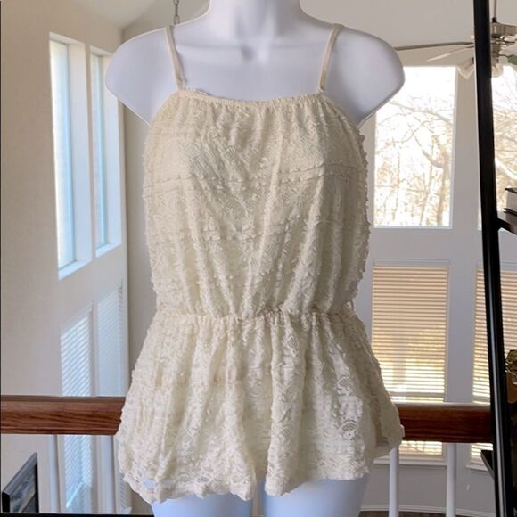 ❤️ RUE21 Cream Spaghetti Strap Lace Peplum Top Size L ❤️ - Picture 1 of 8